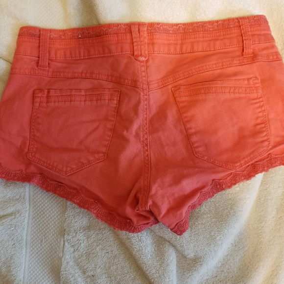Pretty peach shorts - Picture 3 of 3
